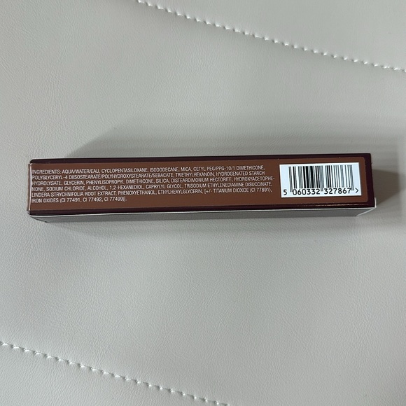 Charlotte Tilbury Medium-Deep Hollywood Contour Wand - Picture 4 of 5
